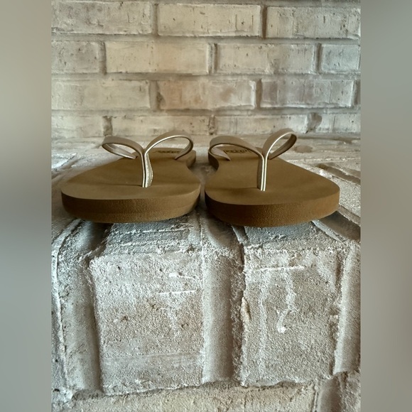 Reef Tan and Cream Sandals - Picture 4 of 4